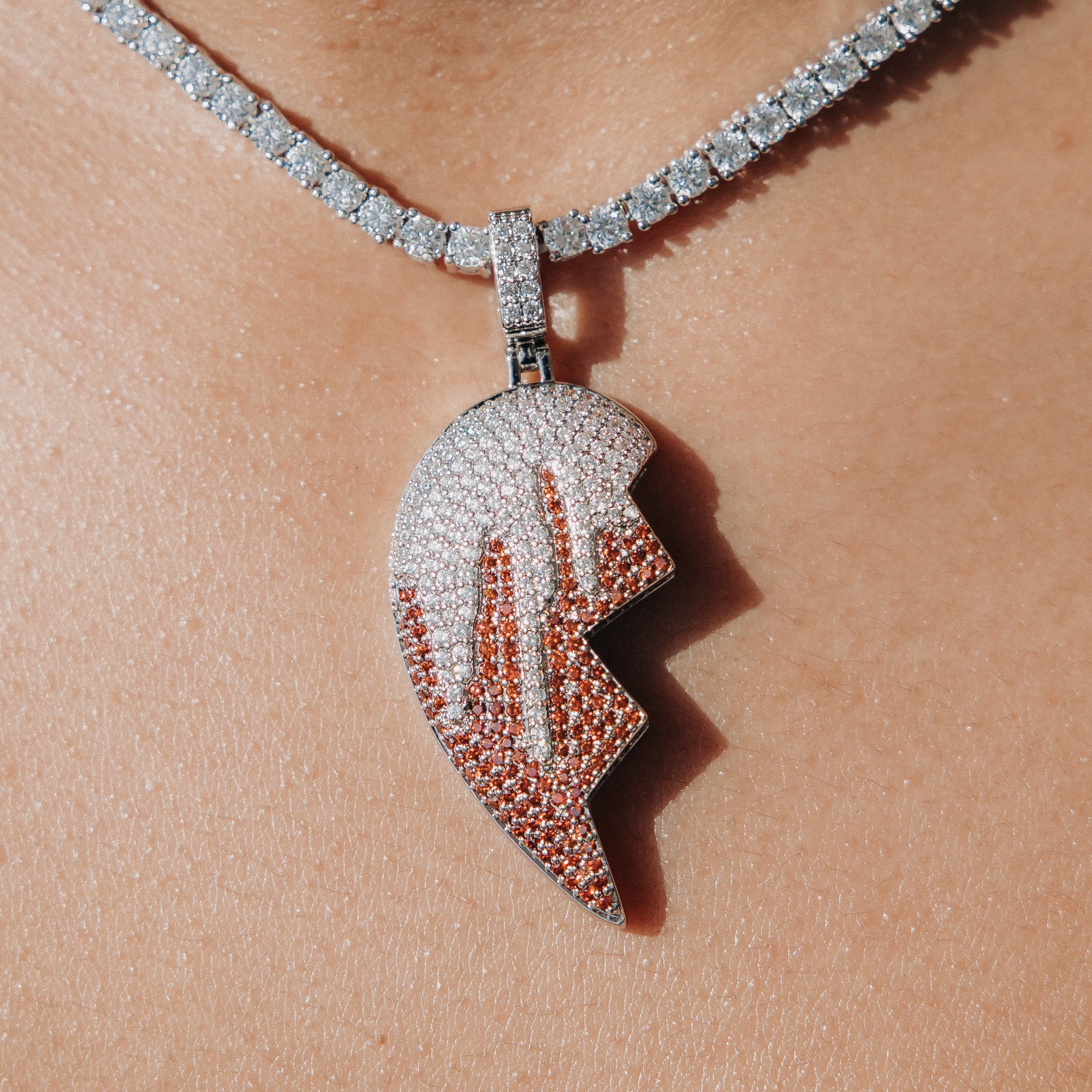 Broken Heart Anheng - 14K Hvit Gull