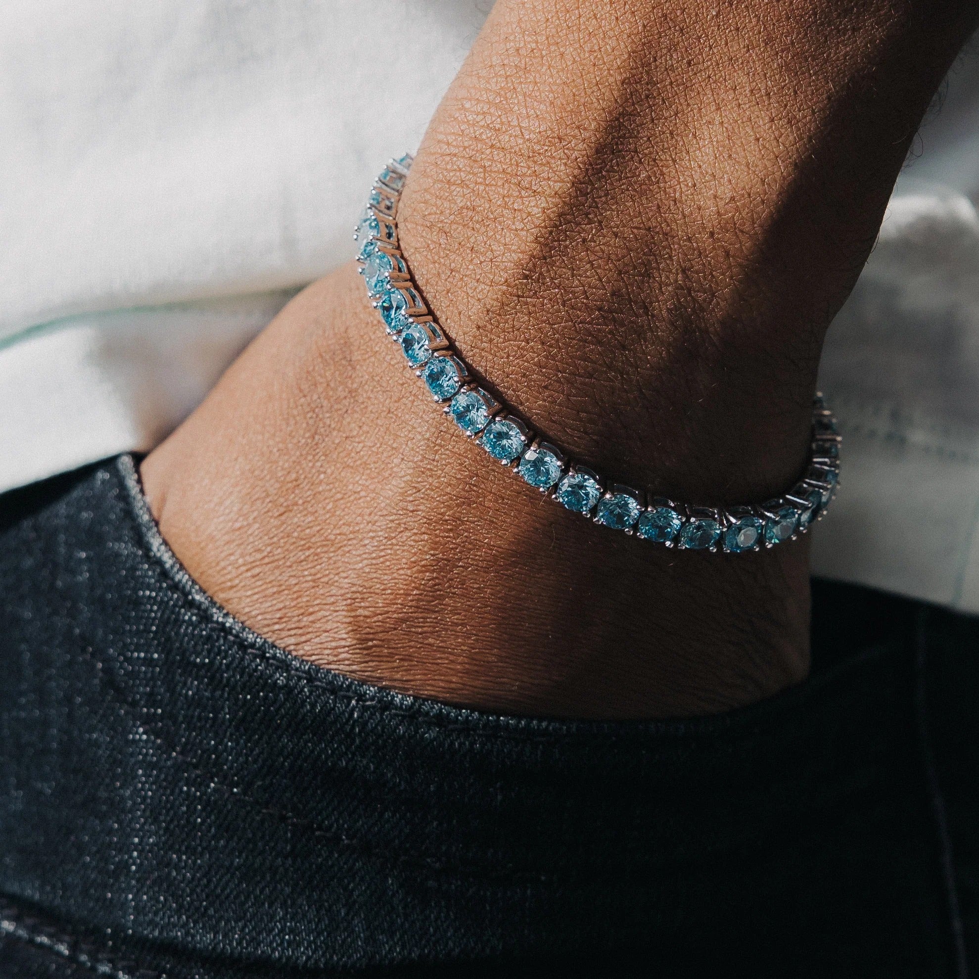4mm Safir Flow Armbånd - Hvit Gull