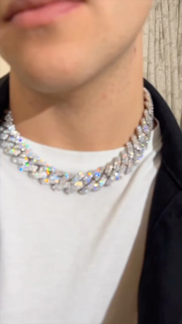 Moissanite Cuban-kjede i bruk
